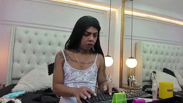 MiiaRestrepo online show from June 23, 11:51 am