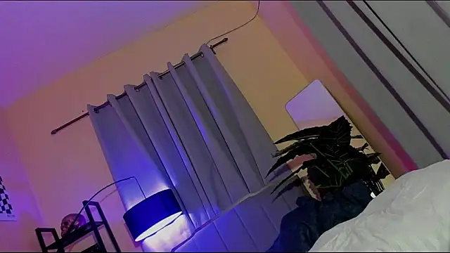 Molly McQueen online show from June 9, 6:51 pm