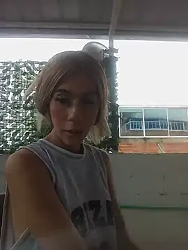 ZoeyPetit online show from May 30, 2:26 pm