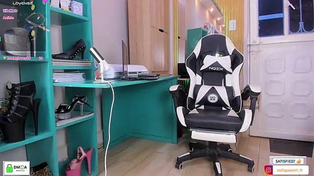 stefiqueen pantyhose online show from July 20, 2:59 am