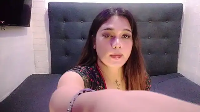 FoxxyJesa online show from June 24, 3:32 pm
