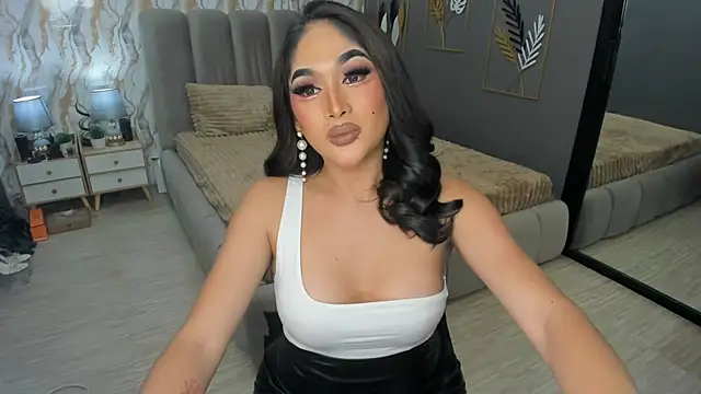 LegendaryNicole online show from October 4, 1:56 pm