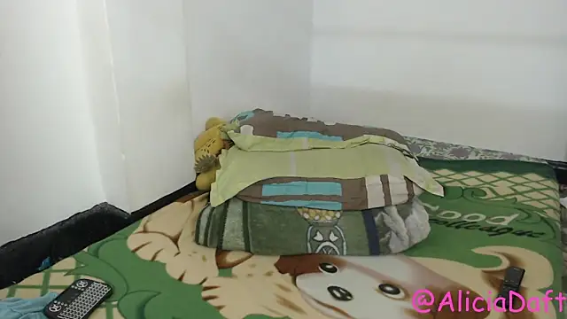 Smoke trip Alicia online show from April 11, 6:30 am