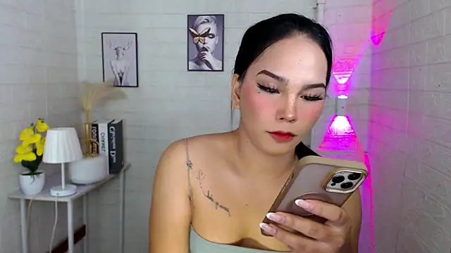 urnaughtydolly69 online show from October 24, 6:35 pm