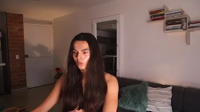  Vahos  online show from January 12, 8:05 pm