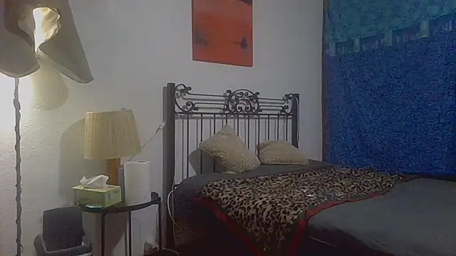 Snapshot of luanadigarda chatting on October 2, 11:37 pm luanadigarda online show from October 2, 11:37 pm
