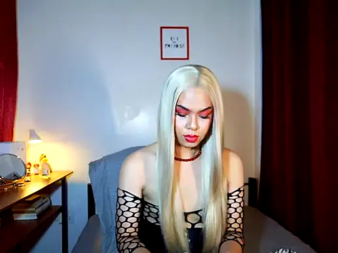 MistressLuna1 online show from April 14, 7:08 pm