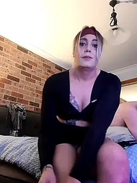 Snapshot of AcrobaticFoxx chatting on October 31, 10:29 pm AcrobaticFoxx online show from October 31, 10:29 pm