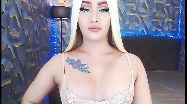 Snapshot of KylieMaxwellCaulfield_TS chatting on January 24, 11:56 pm KylieMaxwellCaulfield TS online show from January 24, 11:56 pm