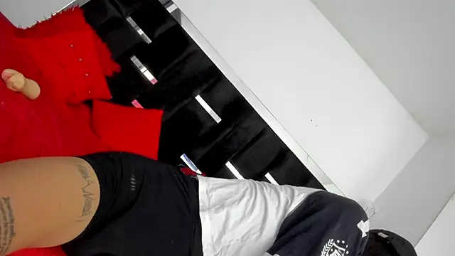 Sammybitchx online show from March 18, 12:15 pm