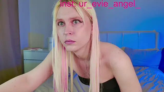 Evelyn rabbit online show from April 8, 10:05 am