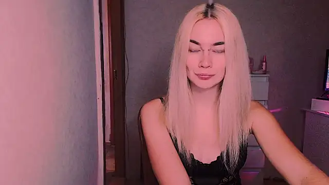 xxxcharismaaa online show from October 27, 7:44 pm