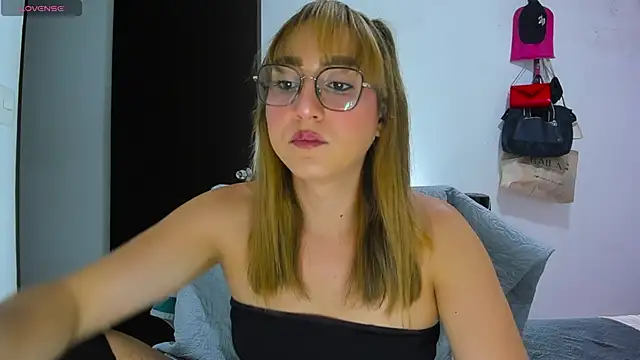 andrea hills online show from July 3, 10:37 pm