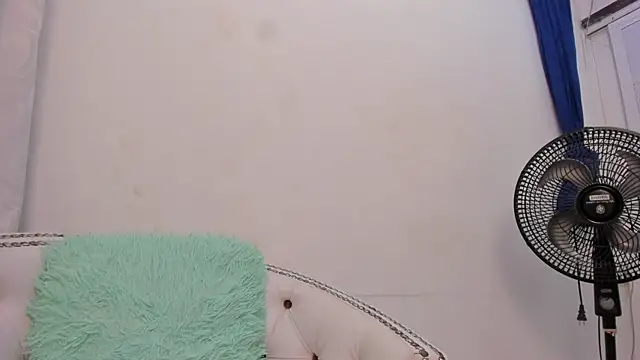 Chris boy  online show from March 18, 8:10 am