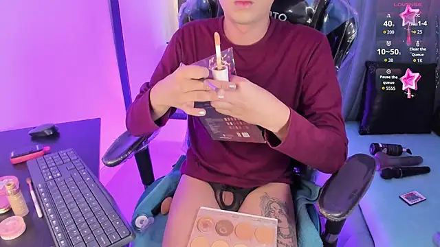 Chris boy  online show from March 10, 6:50 am