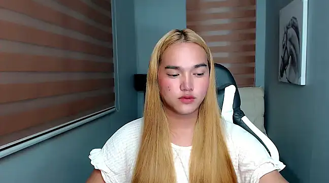 MoaningKylie online show from February 1, 1:30 pm