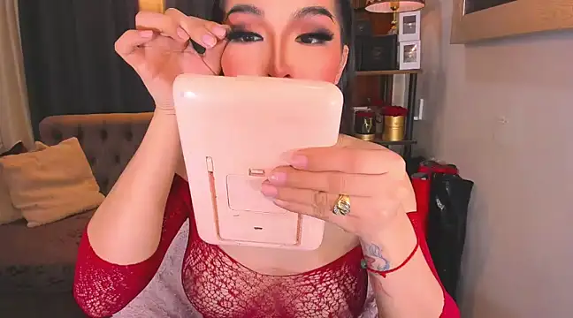 ChalanieFox online show from March 21, 8:50 am