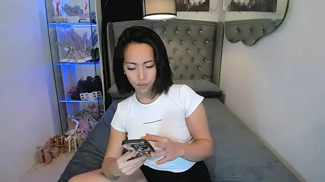 reighnempress online show from February 9, 3:02 am