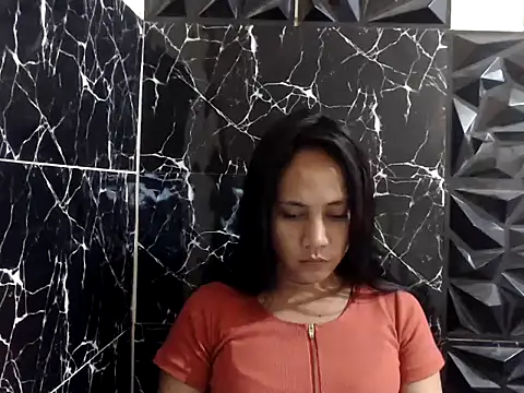 MissKeanna online show from January 5, 8:00 am