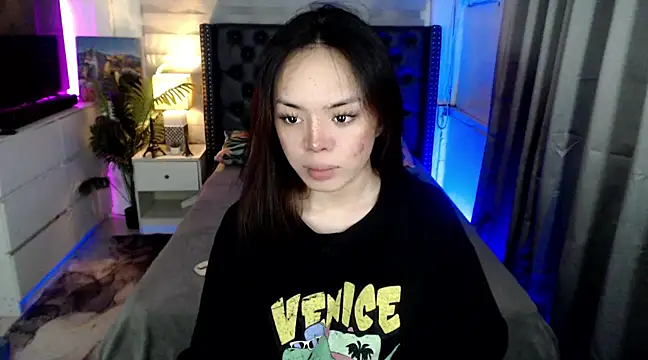 Snapshot of SweetCheska19 chatting on February 9, 3:53 am SweetCheska19 online show from February 9, 3:53 am