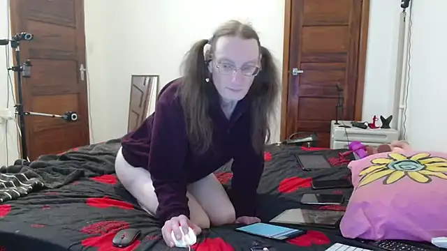 CDAdalyn online show from October 15, 9:20 am