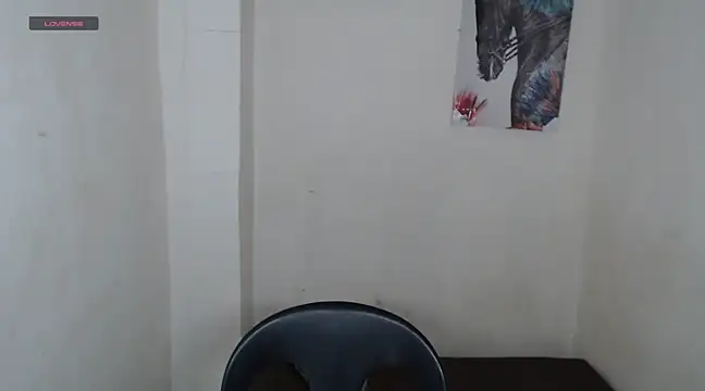 Snapshot of shecutie69 chatting on February 15, 10:21 pm shecutie69 online show from February 15, 10:21 pm