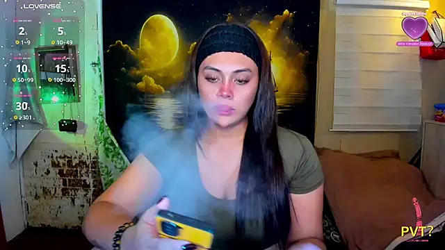 Snapshot of _MissKhimberlyXxx_ chatting on October 13, 1:33 pm  MissKhimberlyXxx  online show from October 13, 1:33 pm