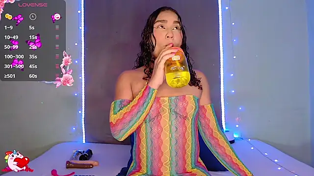 Snapshot of SophieeSweet chatting on January 22, 10:49 pm SophieeSweet online show from January 22, 10:49 pm