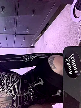 Kik SickSlut88 online show from October 28, 11:02 pm