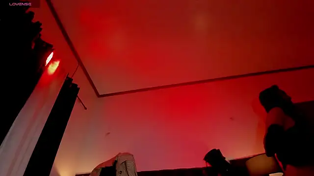 ErinSmith7inches TS online show from December 17, 4:45 am