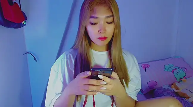 TR4NSCUTI3 online show from December 30, 8:04 pm