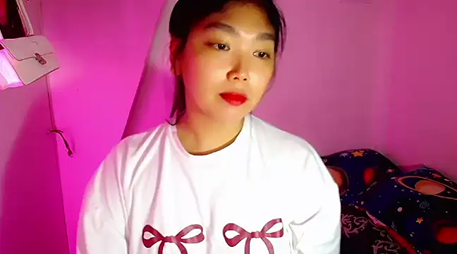 TR4NSCUTI3 online show from February 26, 9:48 pm