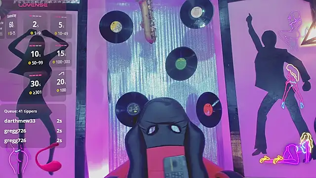 nickyminach  online show from October 31, 7:22 pm