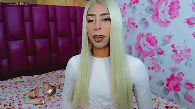 bigcockcandy111 online show from December 6, 8:12 pm