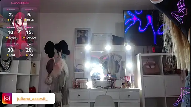 caroline cossei online show from October 28, 12:14 pm