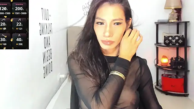 Trixie Mattel21 online show from November 14, 9:45 pm