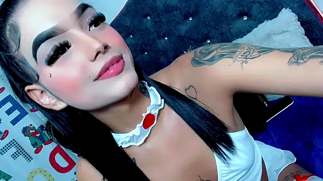 XXVIOLETTAXX online show from October 22, 5:20 am