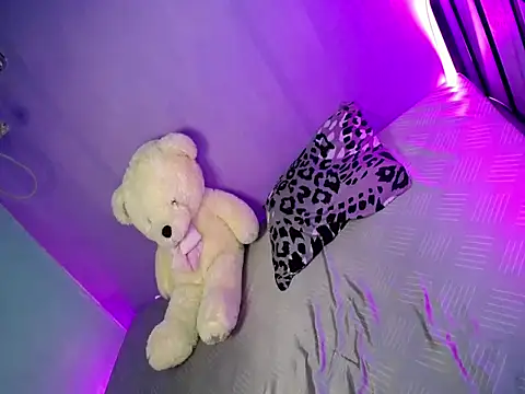 katie white online show from December 21, 10:32 am