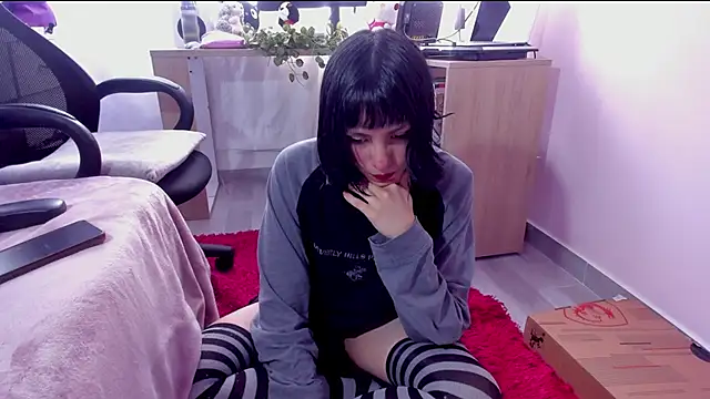 Snapshot of Room312_ chatting on January 18, 8:48 pm Room312  online show from January 18, 8:48 pm