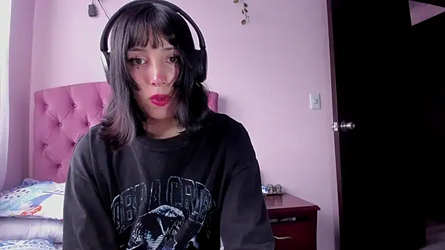 Snapshot of Room312_ chatting on October 23, 8:13 pm Room312  online show from October 23, 8:13 pm