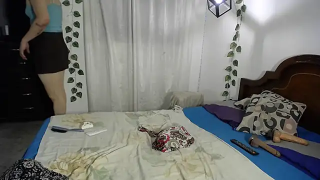 ivonne  hott1 online show from April 4, 11:35 pm