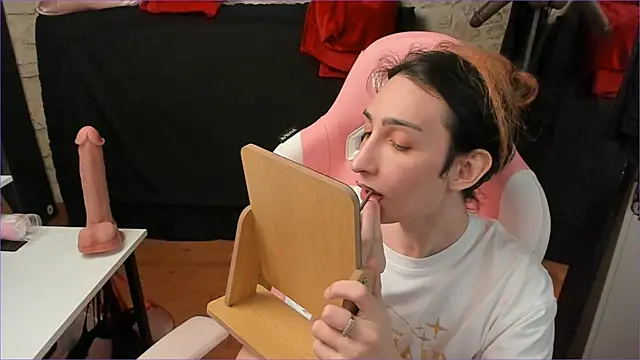 Mayala   online show from April 3, 8:07 pm