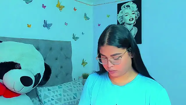 Snapshot of mabellfox chatting on December 23, 6:27 pm mabellfox online show from December 23, 6:27 pm