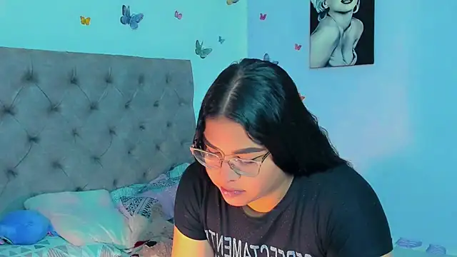 Snapshot of mabellfox chatting on December 28, 4:52 pm mabellfox online show from December 28, 4:52 pm