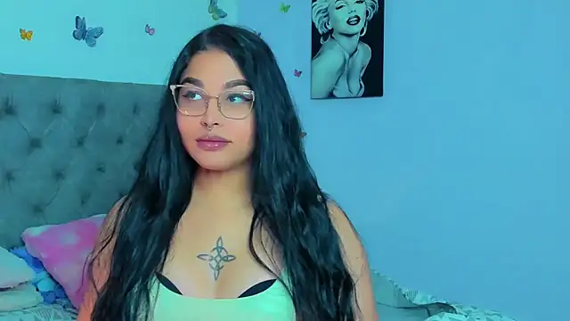 Snapshot of mabellfox chatting on January 1, 10:46 pm mabellfox online show from January 1, 10:46 pm