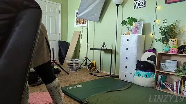 Linzy 19 online show from January 31, 8:01 pm