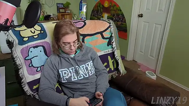 Linzy 19 online show from February 21, 5:20 pm