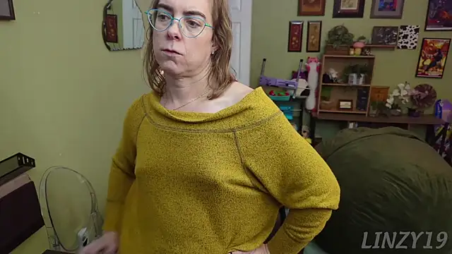 Linzy 19 online show from December 5, 11:44 pm