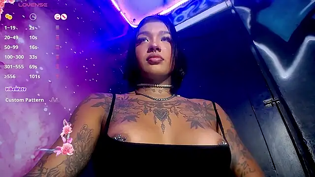 IsabellBigtitsxx online show from November 1, 9:45 pm